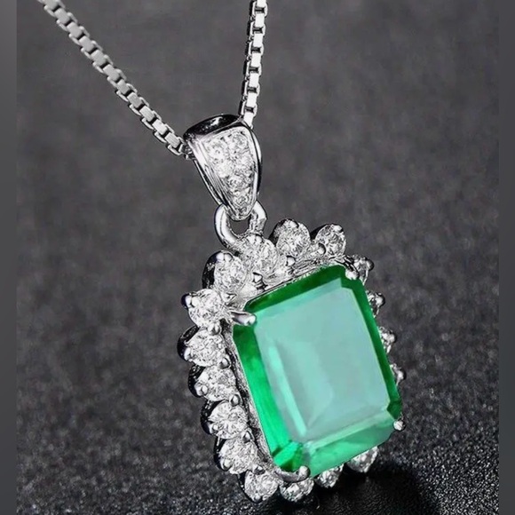 Jane Chic Designs Luxurious Sterling Silver Necklace - Picture 3 of 7